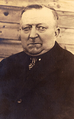Carpenter Hermann Häcker founded a joinery